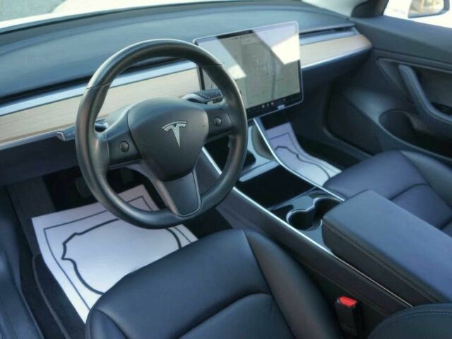 Тесла Модель 3 2018 в Киеве на Automoto.ua Белый Тесла Модель 3, объемом двигателя 0 л и пробегом 43 тыс. км за 7500 $, фото 6 на Automoto.ua