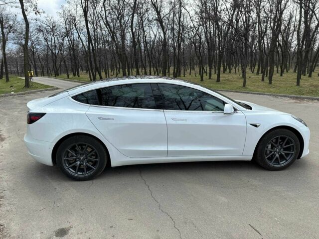 Белый Тесла Модель 3, объемом двигателя 0 л и пробегом 1 тыс. км за 18500 $, фото 7 на Automoto.ua