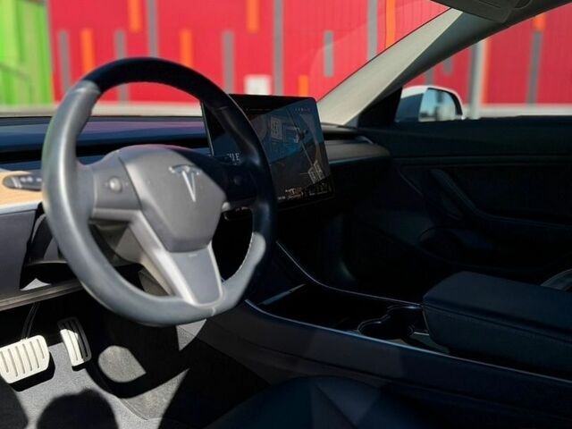 Білий Тесла Модель 3, об'ємом двигуна 0 л та пробігом 150 тис. км за 17500 $, фото 14 на Automoto.ua