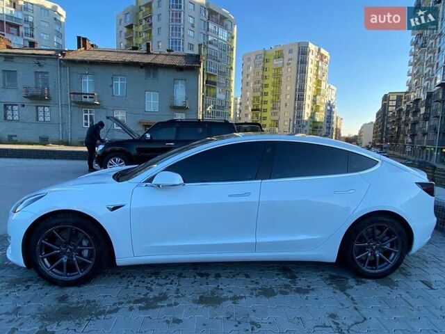 Белый Тесла Модель 3, объемом двигателя 0 л и пробегом 80 тыс. км за 17500 $, фото 4 на Automoto.ua