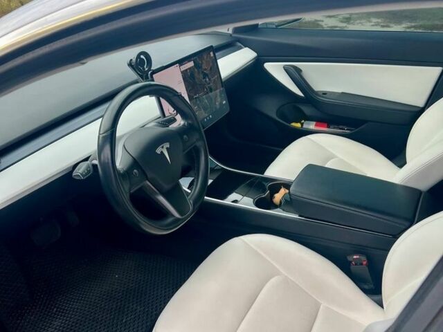 Тесла Модель 3 2018 у Харкові на Automoto.ua Білий Тесла Модель 3, об'ємом двигуна 0 л та пробігом 221 тис. км за 17500 $, фото 6 на Automoto.ua