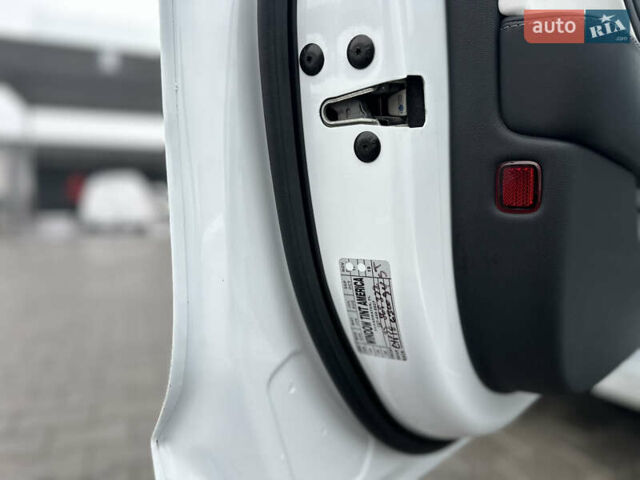 Білий Тесла Модель 3, об'ємом двигуна 0 л та пробігом 118 тис. км за 14999 $, фото 75 на Automoto.ua