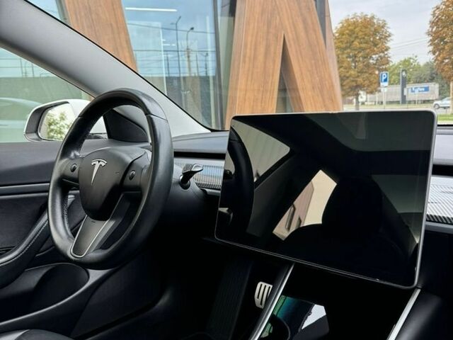 Білий Тесла Модель 3, об'ємом двигуна 0 л та пробігом 130 тис. км за 15300 $, фото 16 на Automoto.ua