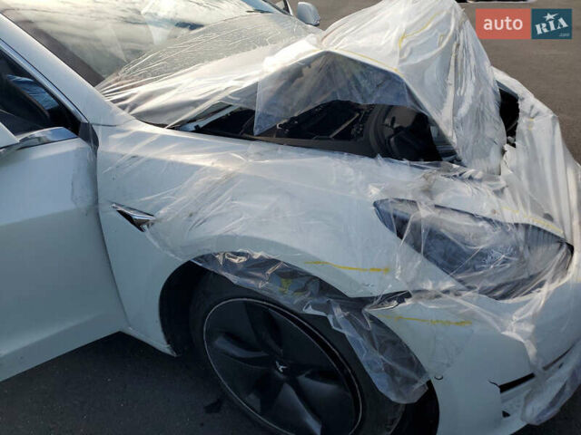 Белый Тесла Модель 3, объемом двигателя 0 л и пробегом 250 тыс. км за 10800 $, фото 4 на Automoto.ua