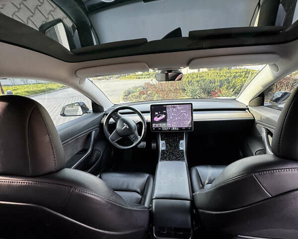 Белый Тесла Модель 3, объемом двигателя 0 л и пробегом 165 тыс. км за 19999 $, фото 7 на Automoto.ua