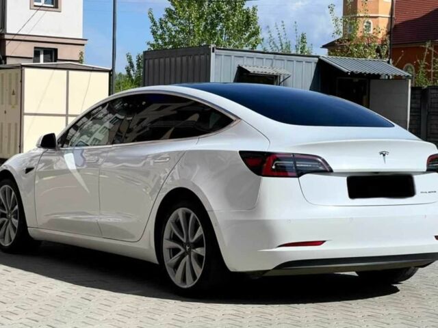 Белый Тесла Модель 3, объемом двигателя 0 л и пробегом 136 тыс. км за 11600 $, фото 3 на Automoto.ua