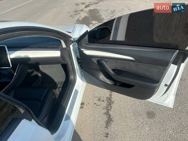Белый Тесла Модель 3, объемом двигателя 0 л и пробегом 120 тыс. км за 17000 $, фото 8 на Automoto.ua