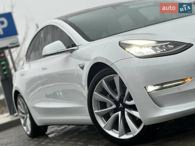 Білий Тесла Модель 3, об'ємом двигуна 0 л та пробігом 118 тис. км за 14999 $, фото 50 на Automoto.ua