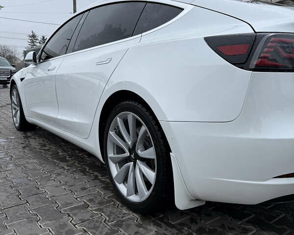 Білий Тесла Модель 3, об'ємом двигуна 0 л та пробігом 123 тис. км за 18000 $, фото 8 на Automoto.ua
