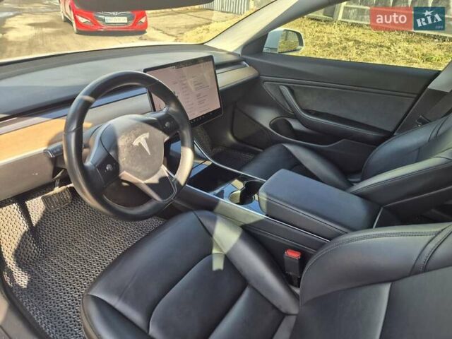 Білий Тесла Модель 3, об'ємом двигуна 0 л та пробігом 132 тис. км за 15300 $, фото 5 на Automoto.ua