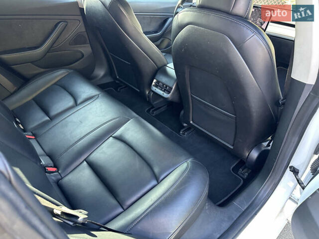 Білий Тесла Модель 3, об'ємом двигуна 0 л та пробігом 94 тис. км за 16800 $, фото 17 на Automoto.ua