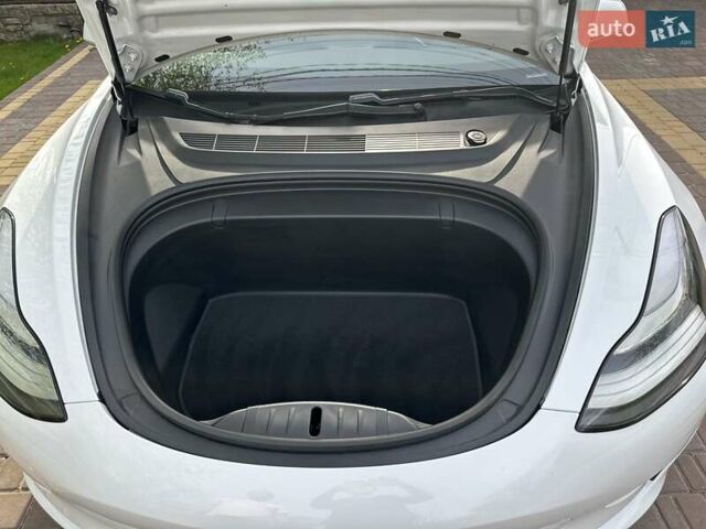 Белый Тесла Модель 3, объемом двигателя 0 л и пробегом 80 тыс. км за 22200 $, фото 14 на Automoto.ua