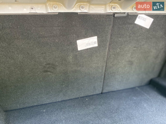Белый Тесла Модель 3, объемом двигателя 0 л и пробегом 112 тыс. км за 17500 $, фото 10 на Automoto.ua