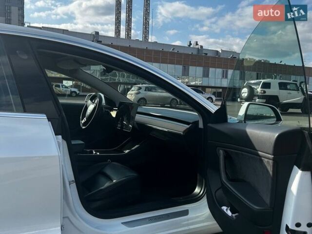 Білий Тесла Модель 3, об'ємом двигуна 0 л та пробігом 146 тис. км за 17200 $, фото 13 на Automoto.ua