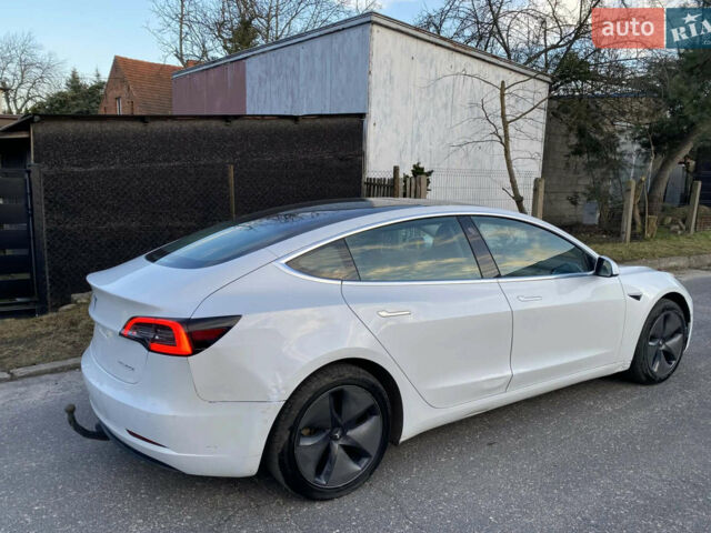Белый Тесла Модель 3, объемом двигателя 0 л и пробегом 81 тыс. км за 15500 $, фото 2 на Automoto.ua