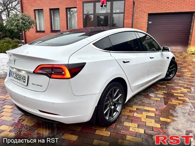 Белый Тесла Модель 3, объемом двигателя 0.3 л и пробегом 149 тыс. км за 16900 $, фото 2 на Automoto.ua