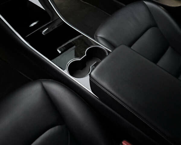 Белый Тесла Модель 3, объемом двигателя 0 л и пробегом 123 тыс. км за 16499 $, фото 26 на Automoto.ua