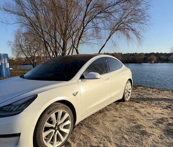 Білий Тесла Модель 3, об'ємом двигуна 0 л та пробігом 57 тис. км за 18850 $, фото 11 на Automoto.ua