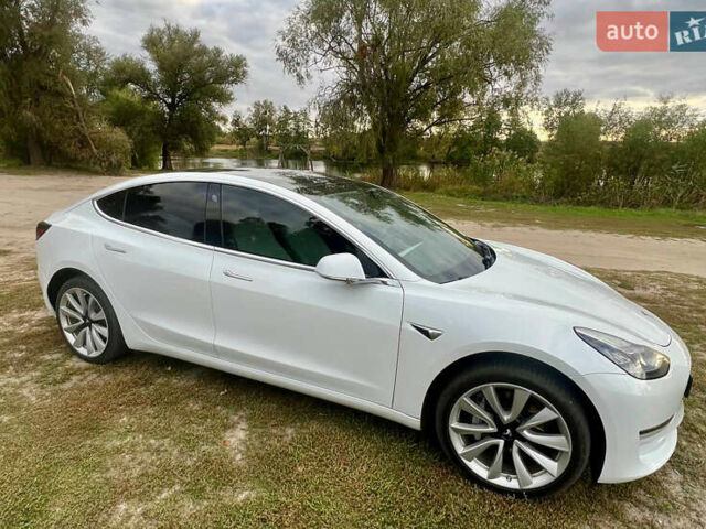 Белый Тесла Модель 3, объемом двигателя 0 л и пробегом 221 тыс. км за 17500 $, фото 4 на Automoto.ua