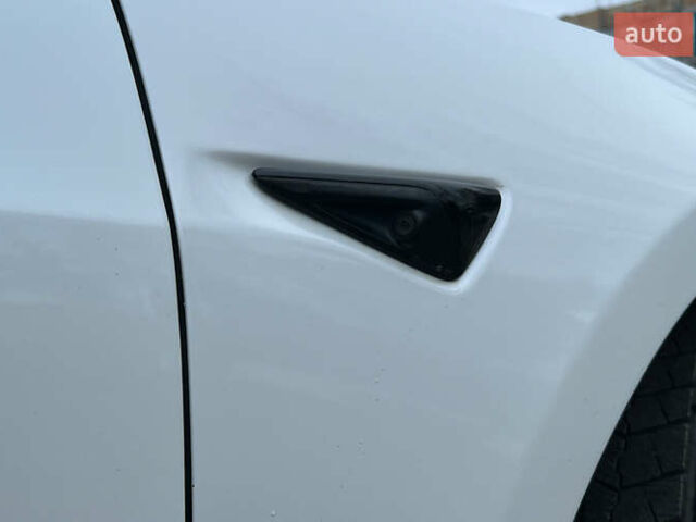 Белый Тесла Модель 3, объемом двигателя 0 л и пробегом 116 тыс. км за 17650 $, фото 19 на Automoto.ua