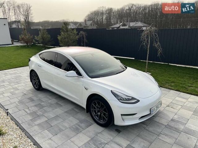 Белый Тесла Модель 3, объемом двигателя 0 л и пробегом 132 тыс. км за 20100 $, фото 14 на Automoto.ua