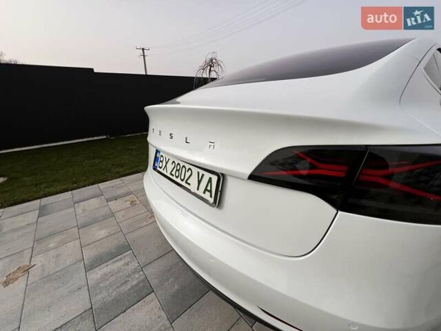 Белый Тесла Модель 3, объемом двигателя 0 л и пробегом 132 тыс. км за 20100 $, фото 39 на Automoto.ua