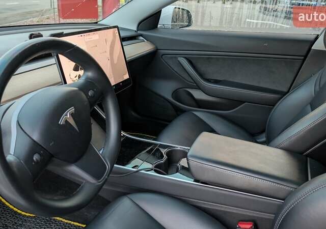 Білий Тесла Модель 3, об'ємом двигуна 0 л та пробігом 143 тис. км за 16700 $, фото 10 на Automoto.ua