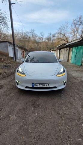 Білий Тесла Модель 3, об'ємом двигуна 0 л та пробігом 160 тис. км за 17000 $, фото 11 на Automoto.ua