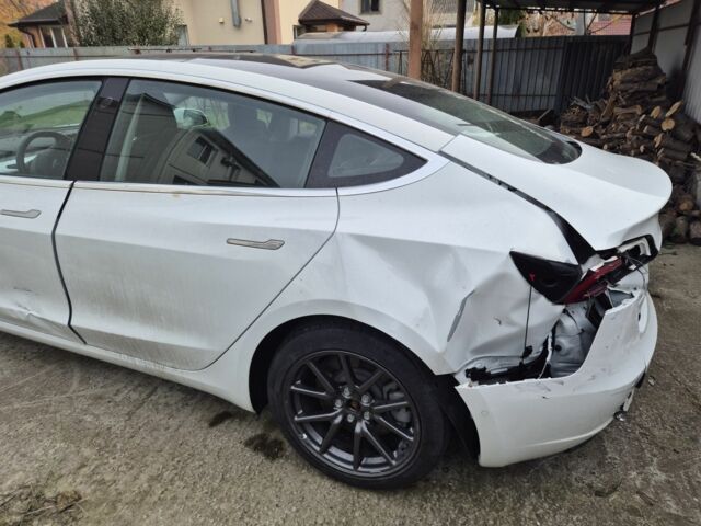 Білий Тесла Модель 3, об'ємом двигуна 0 л та пробігом 48 тис. км за 11800 $, фото 1 на Automoto.ua