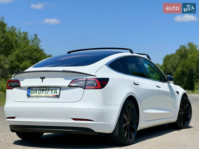 Белый Тесла Модель 3, объемом двигателя 0 л и пробегом 160 тыс. км за 16800 $, фото 3 на Automoto.ua