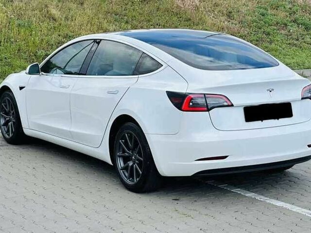 Белый Тесла Модель 3, объемом двигателя 0 л и пробегом 76 тыс. км за 12400 $, фото 5 на Automoto.ua
