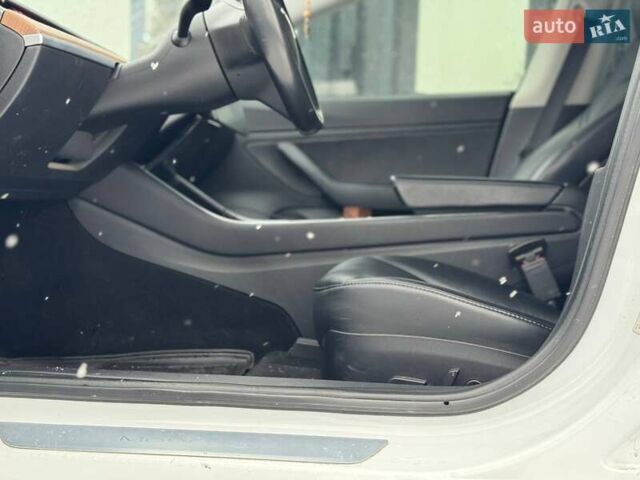 Білий Тесла Модель 3, об'ємом двигуна 0 л та пробігом 140 тис. км за 16000 $, фото 9 на Automoto.ua