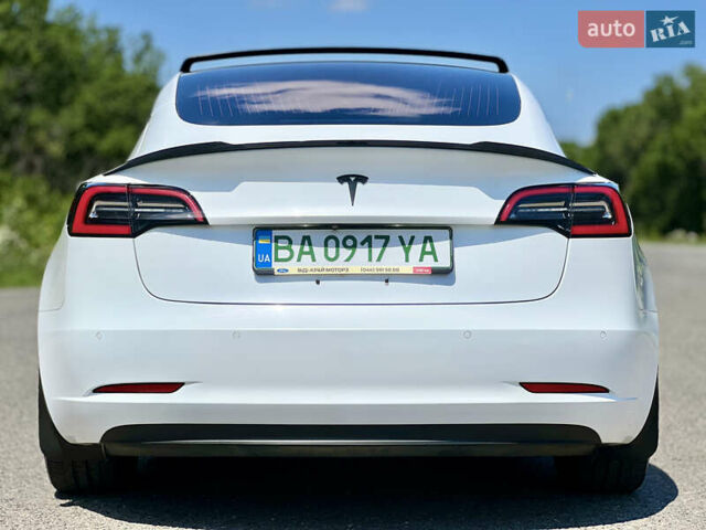 Тесла Модель 3 2018 у Александрие на Automoto.ua Білий Тесла Модель 3, об'ємом двигуна 0 л та пробігом 160 тис. км за 18600 $, фото 5 на Automoto.ua