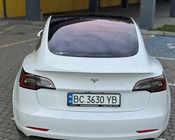 Білий Тесла Модель 3, об'ємом двигуна 0 л та пробігом 170 тис. км за 15500 $, фото 3 на Automoto.ua