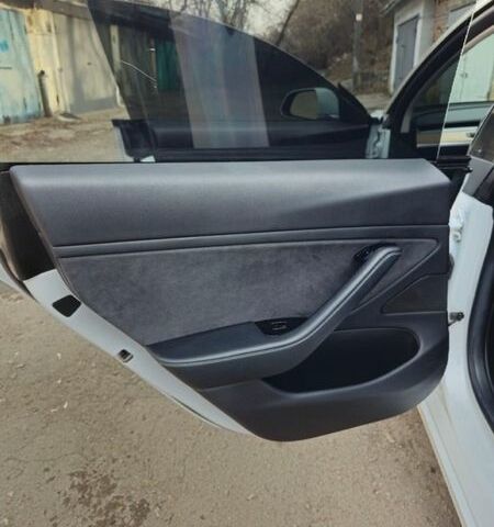 Білий Тесла Модель 3, об'ємом двигуна 0 л та пробігом 160 тис. км за 17000 $, фото 18 на Automoto.ua