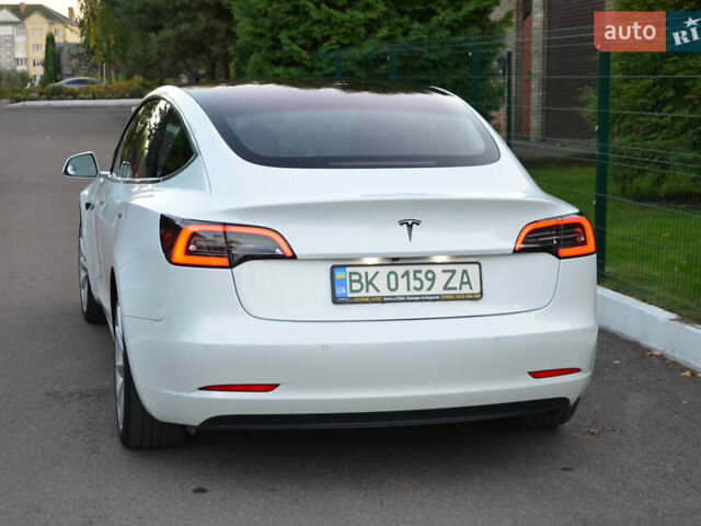 Белый Тесла Модель 3, объемом двигателя 0 л и пробегом 120 тыс. км за 17800 $, фото 5 на Automoto.ua