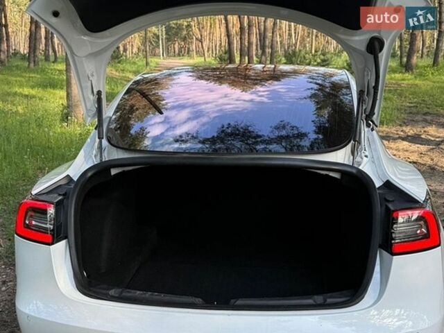 Белый Тесла Модель 3, объемом двигателя 0 л и пробегом 204 тыс. км за 14499 $, фото 10 на Automoto.ua