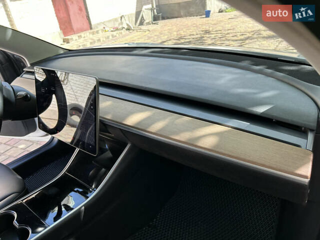 Білий Тесла Модель 3, об'ємом двигуна 0 л та пробігом 105 тис. км за 15200 $, фото 15 на Automoto.ua