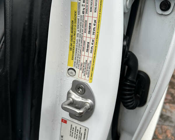 Білий Тесла Модель 3, об'ємом двигуна 0 л та пробігом 117 тис. км за 17200 $, фото 8 на Automoto.ua