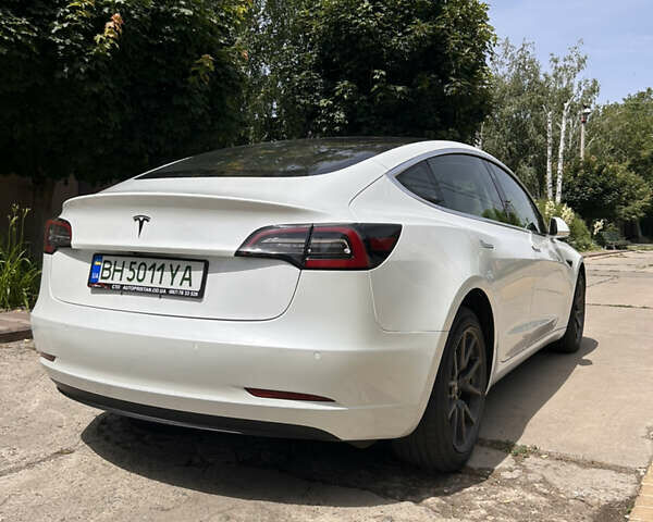 Белый Тесла Модель 3, объемом двигателя 0 л и пробегом 78 тыс. км за 19700 $, фото 2 на Automoto.ua