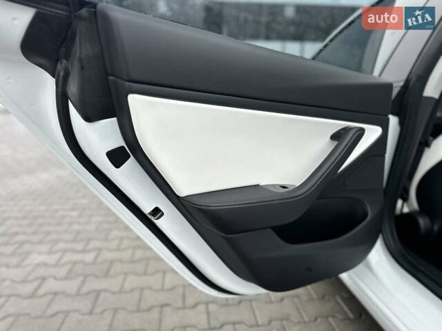 Білий Тесла Модель 3, об'ємом двигуна 0 л та пробігом 118 тис. км за 14999 $, фото 78 на Automoto.ua