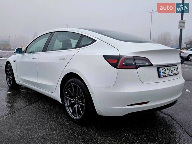 Белый Тесла Модель 3, объемом двигателя 0 л и пробегом 100 тыс. км за 14900 $, фото 3 на Automoto.ua