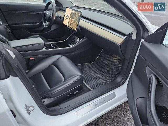 Белый Тесла Модель 3, объемом двигателя 0 л и пробегом 100 тыс. км за 14900 $, фото 16 на Automoto.ua