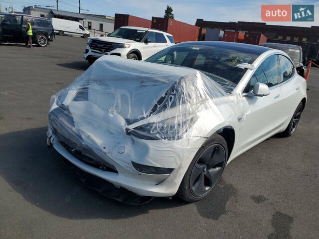 Белый Тесла Модель 3, объемом двигателя 0 л и пробегом 250 тыс. км за 10800 $, фото 1 на Automoto.ua