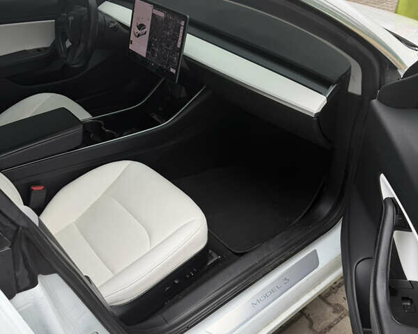 Білий Тесла Модель 3, об'ємом двигуна 0 л та пробігом 144 тис. км за 15500 $, фото 17 на Automoto.ua