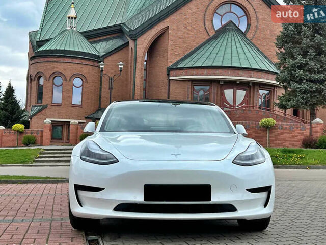 Белый Тесла Модель 3, объемом двигателя 0 л и пробегом 150 тыс. км за 25700 $, фото 3 на Automoto.ua
