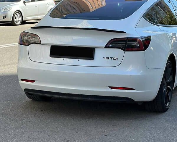 Белый Тесла Модель 3, объемом двигателя 0 л и пробегом 155 тыс. км за 20000 $, фото 9 на Automoto.ua