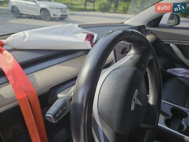 Белый Тесла Модель 3, объемом двигателя 0 л и пробегом 110 тыс. км за 17999 $, фото 8 на Automoto.ua