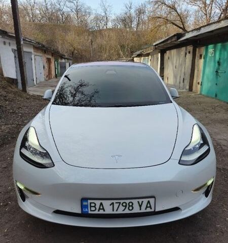 Білий Тесла Модель 3, об'ємом двигуна 0 л та пробігом 160 тис. км за 17000 $, фото 6 на Automoto.ua