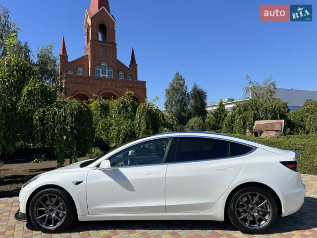 Белый Тесла Модель 3, объемом двигателя 0 л и пробегом 170 тыс. км за 20000 $, фото 2 на Automoto.ua